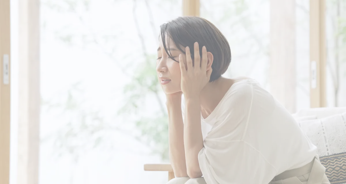悩む女性